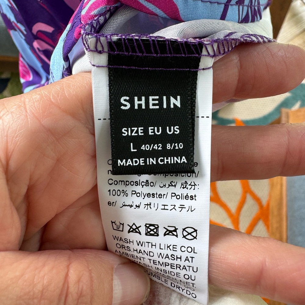 Beautiful top from SHEIN with bow at back of neck - Picture 5 of 6
